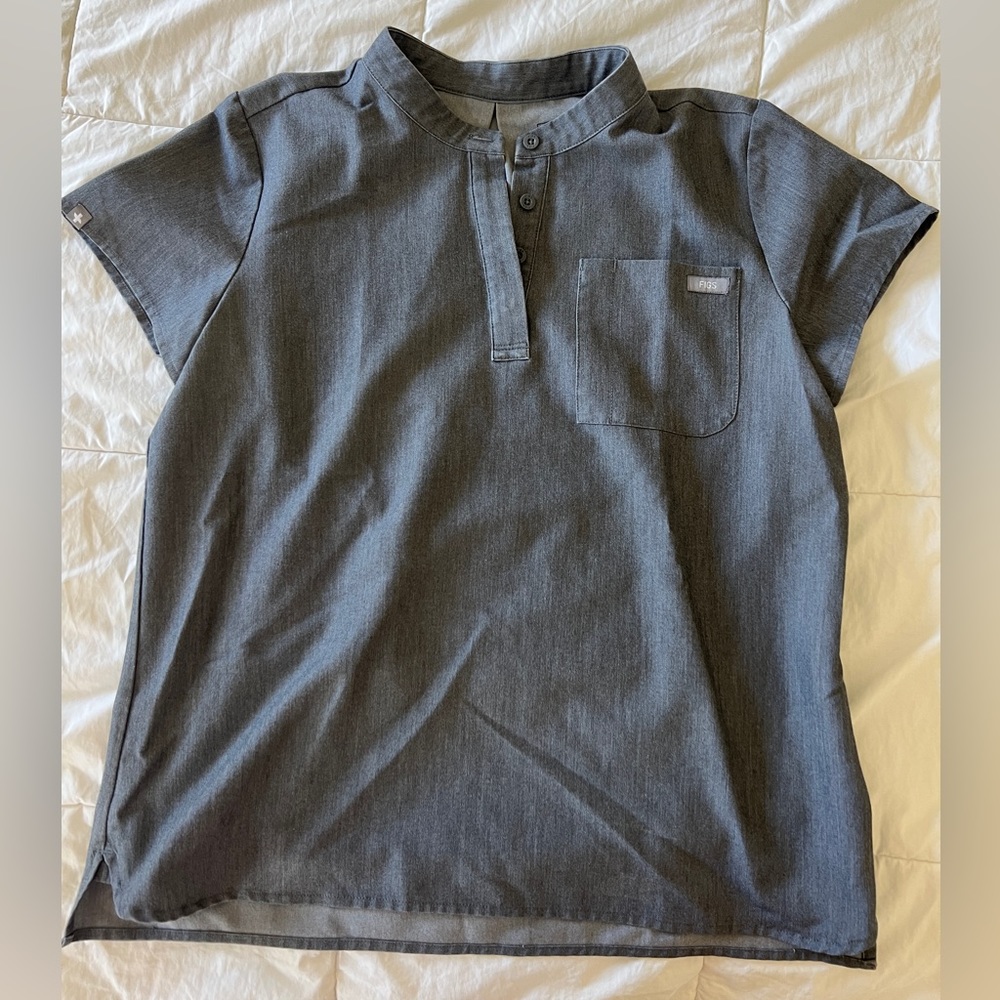 FIGS WOMENS RAFAELA OVERSIZED TOP GRAPHITE  SIZE S